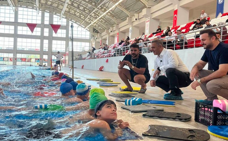 Hüseyin Şansi: Batman’da 7 Bin Çocuk Güvenli Havuzlarda Yüzme Öğreniyor