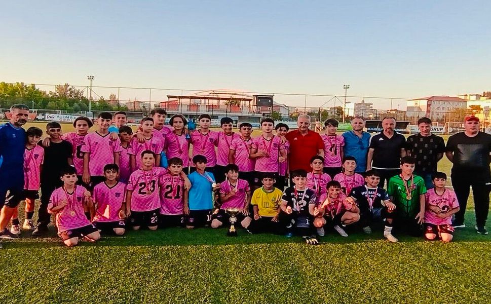 1955 Batman Belediyespor U13 Namağlup Şampiyon Oldu