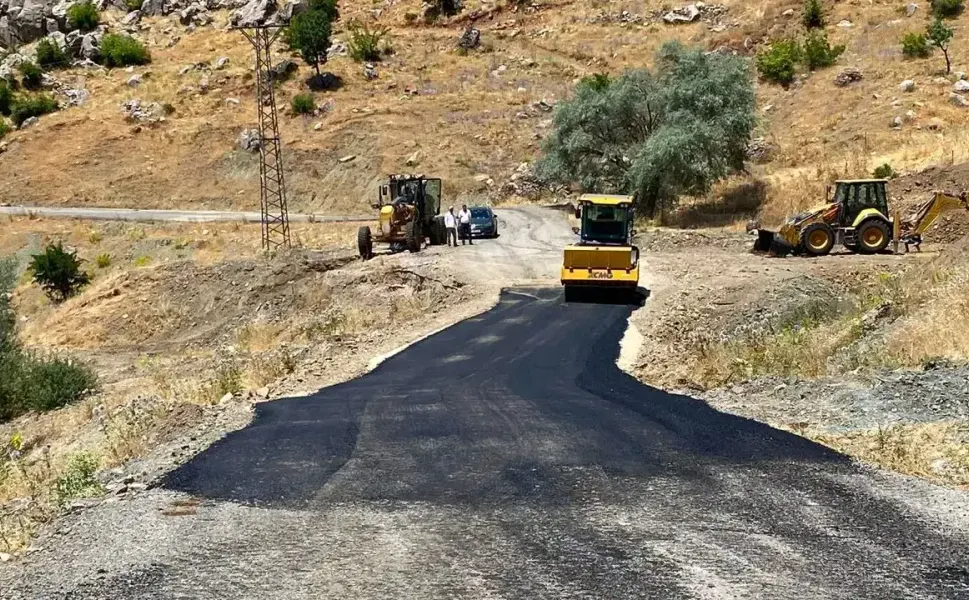 Batman İl Özel İdaresi Köy Yollarında Bakım Mesaisinde