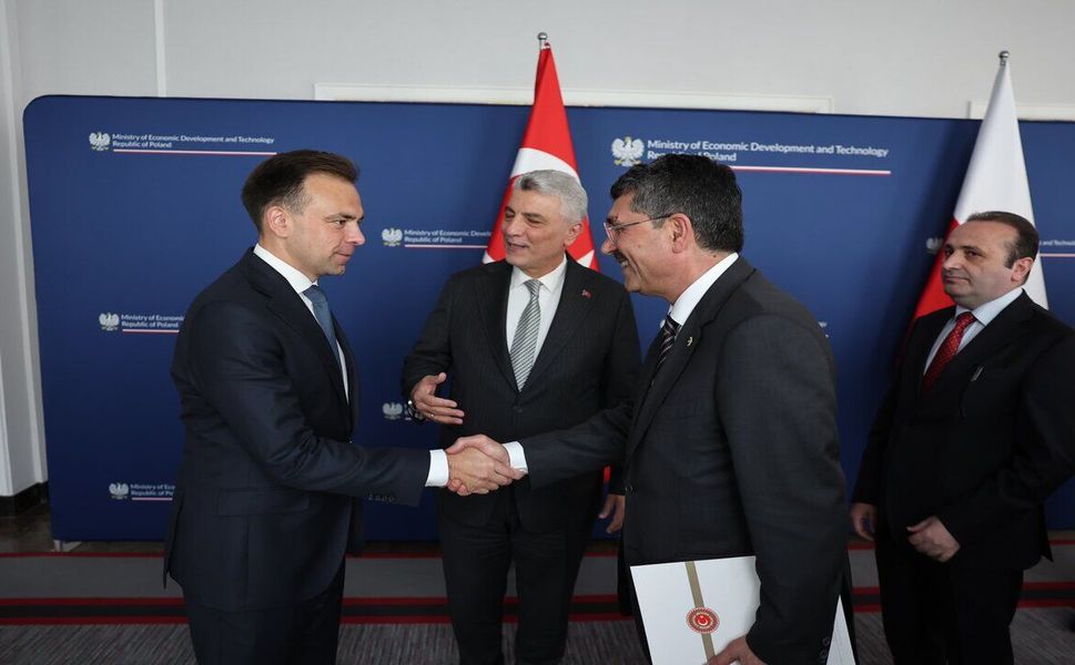 Nasıroğlu, Varşova'daki Kritik Ekonomi Zirvesine Katıldı