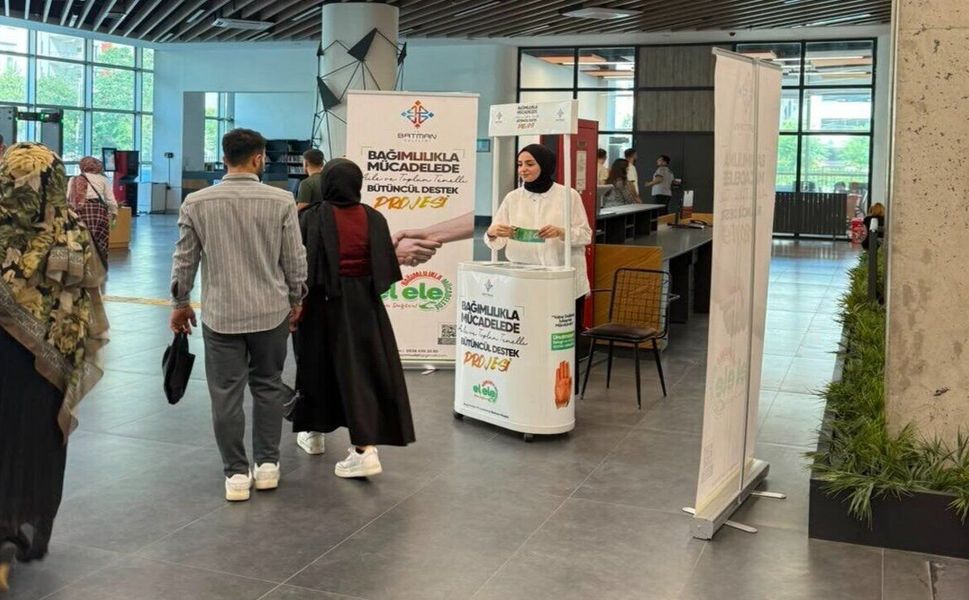 Batman Modeli Evlilik Hazırlığındaki Gençlerle Buluştu