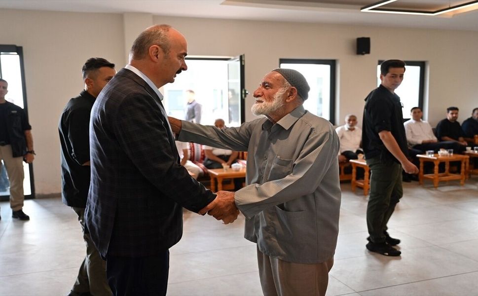 Vali Canalp Yangında Hayatını Kaybedenlerin Ailelerine Taziye Ziyareti