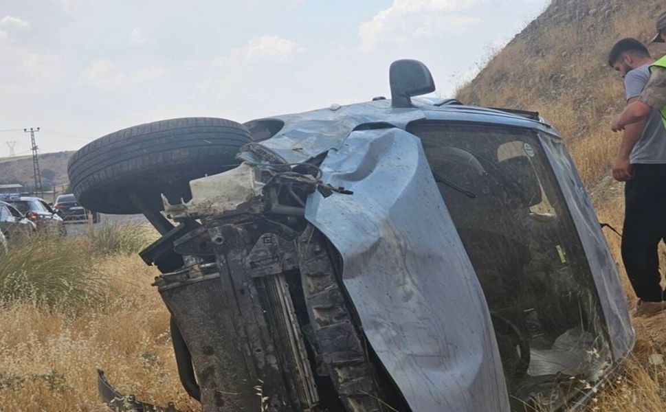 Kozluk'ta Otomobil Devrildi: 2'si Çocuk 7 Yaralı