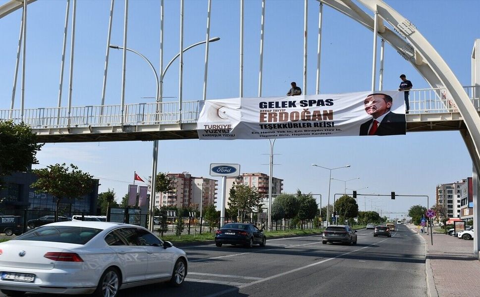 AK Parti Batman Gençlik'ten Erdoğan'a Pankartlı Teşekkür