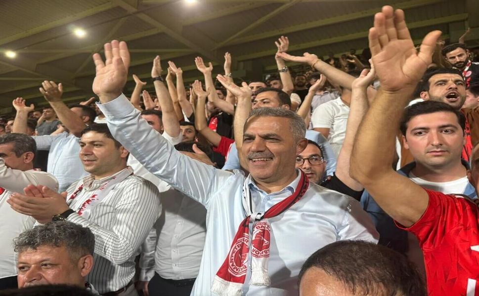 AK Parti İl Başkanı Şansi Taraftarlarla Aynı Tribünde Buluştu