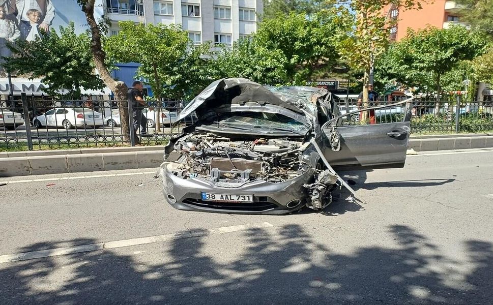 Batman’da İki Araç Çarpıştı: 1 Yaralı