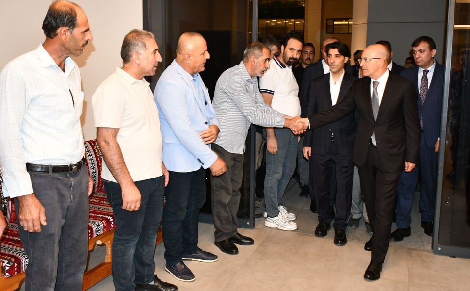Hazine ve Maliye Bakanı Şimşek, Batman'da Vefat Eden Yeğeninin Taziyesine Katıldı